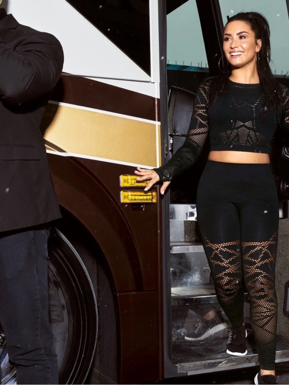 Demi lovato Fabletics gym Black Crochet Active Leggings & Long-Sleeve top sz m